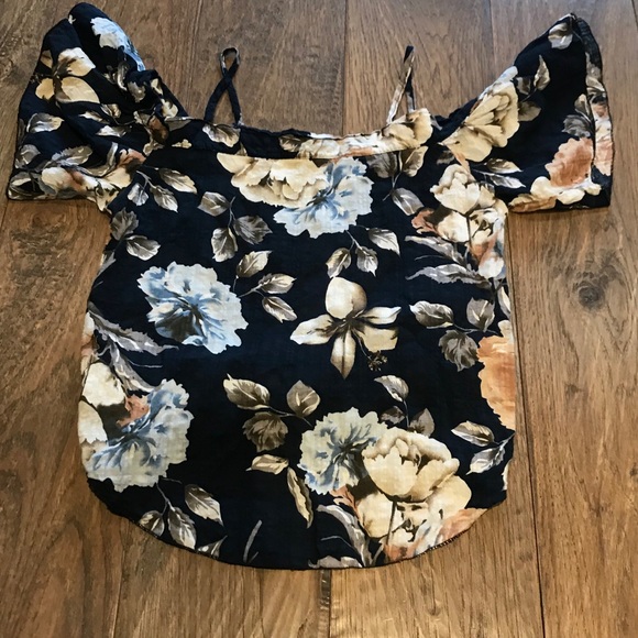 Cute floral cold shoulder cropped cotton blouse - Picture 7 of 9